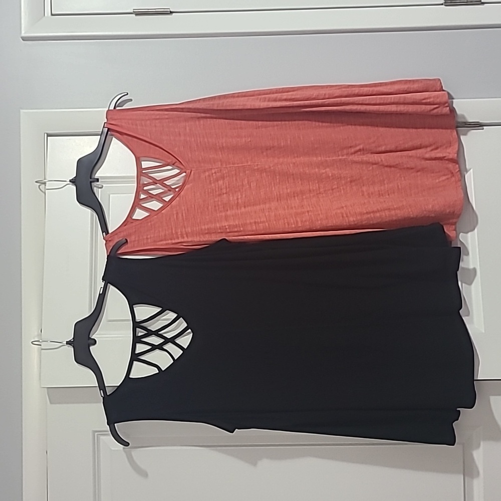 Lot of 2 women's terra & sky cut out design tank tops